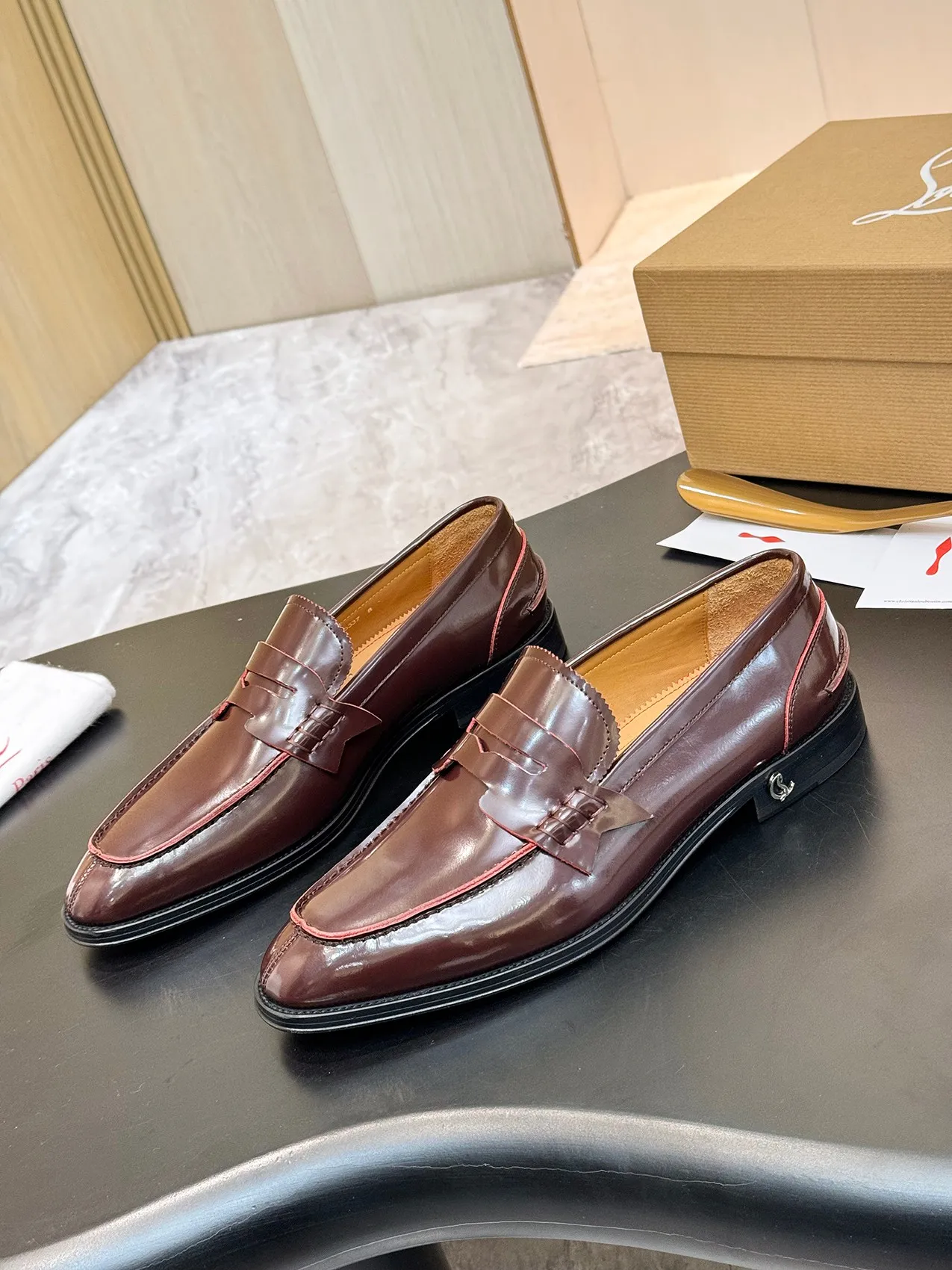 💰960 ••New real shots••CL～High-end men’s 👔Casual•loafers with red soles! ••🆑Genuine and top-quality goods from original orders ••✅💯 Purchase goods from top-quality original orders! Original imported patterned cowhide ➕Imported cowhide lining ➕Cowhide feet ➕Original leather outsole~🉑️Feel free to compare the authentic ones! Size: 39-44 (38.45.46.47 can be customized)